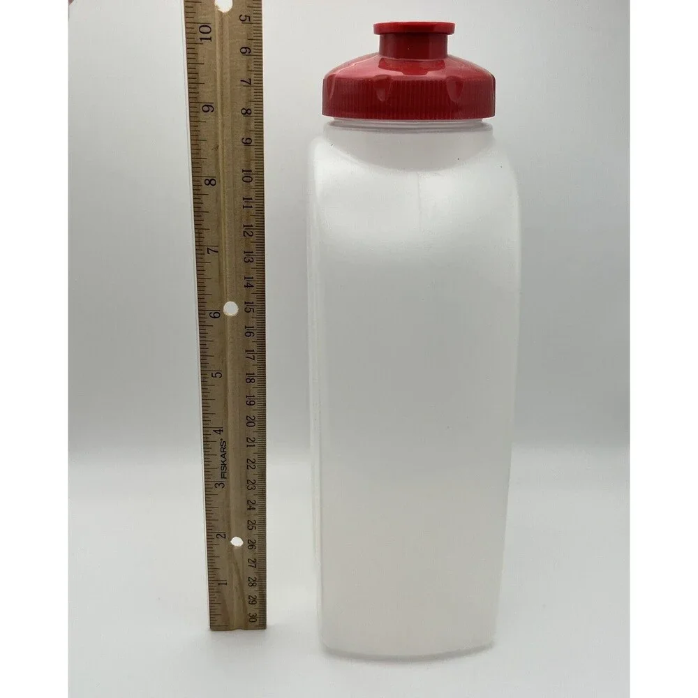 Rubbermaid 2 Quart Servin Saver Drink/Beverage Pitcher/Bottle Red/Maroon Lid